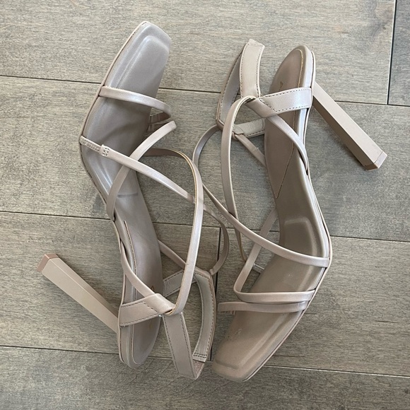 ALDO nude heels - Picture 4 of 5